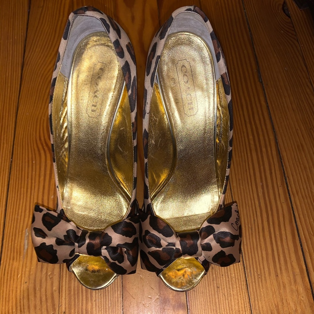 Coach (Daisey) Printed Bow Tie Pumps....Sz: 7